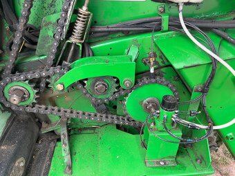 Balikovací lis John deere 854 - 12