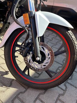 Honda CB125F bouraná - 12