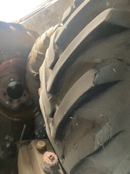 Prodám pneu včetně disku rozměr 610-665 231-26 - 12