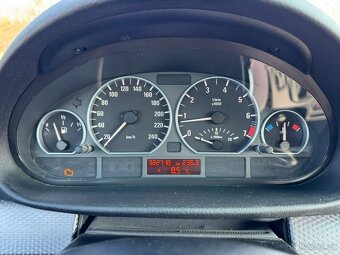 BMW 330i M-Paket 6q Manuál - 12