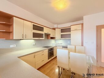 Prodej bytu 3+kk se dvěma balkony ( 116 m2 ), ul. Přízřenick - 12