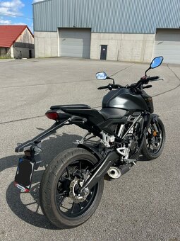 Honda CB125R - 12