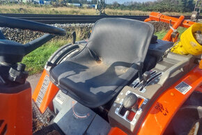 Traktor Kubota B52 - 12
