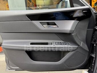 JAGUAR XF II 2.0D 180 R-SPORT Aut 03/2019 - 12