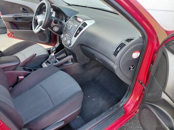KIA CEE´D 1.4i 16V 66kW r.10 GARANCE KM, PĚKNÁ, TOP CENA - 12