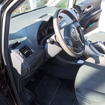 Prodej Toyota Auris - 12