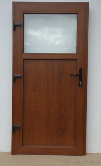 okna a celoprosklené dveře - 12