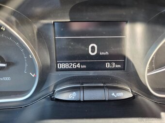 Peugeot 208 1.2PT 82 ALLURE MAN5 - 12