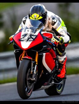 Yamaha R1 RN19 okruhovka - 12