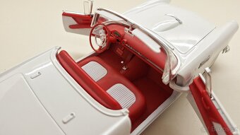 1:18 FORD THUNDERBIRD - 12