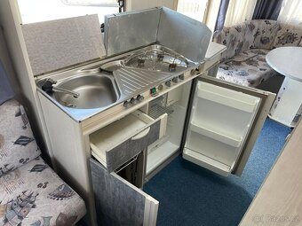 LMC Luxus 490, 4 osoby, stan, světlý interiér - 12