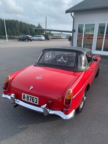 MG MGB - 12