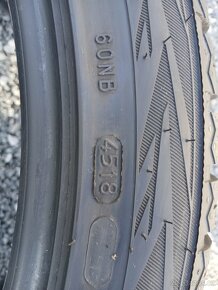 Pěkné zimní pneu Nokian 255/40/21 vzorek 8mm - 12