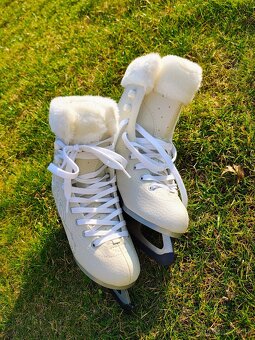 Dámské/dívčí brusle - 12