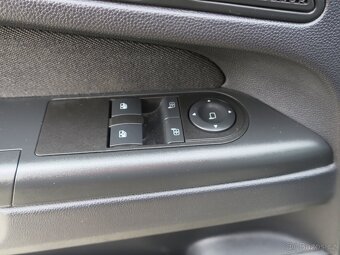 Prodám Opel Zafira 1.9 CDTi 88 kW 7-míst - 12