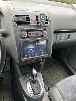 Volkswagen Touran - 12