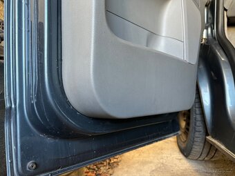 VW Multivan 4x2, 2,5 TD 96 kw,spací lavice,7 míst,tope - 12