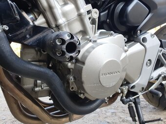 Honda CB 600F Hornet - 12