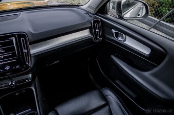 Volvo XC40 D4 Momentum AWD A/T - 12