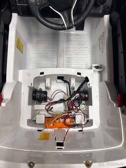 Elektrické autíčko Toyz Commander Tesla - 12