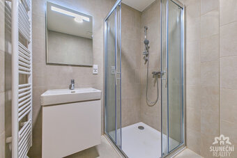 Pronájem bytu 2+kk s vyhrazeným parkovacím stáním, 57 m², Uh - 12