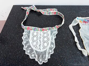 Staré dětské kroje a příslušenství. - 12