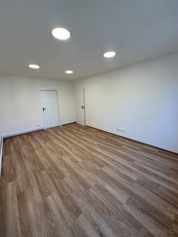 MODERNÍ NOVĚ ZREKONSTRUOVANÝ 2+1 BYT | UHERSKÉ HRADIŠTĚ - 12
