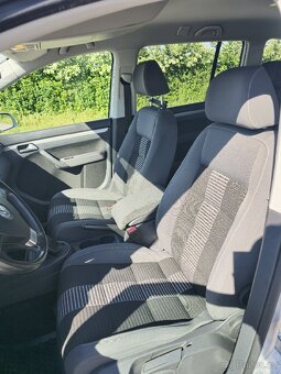Volkswagen Touran 7 míst - 12