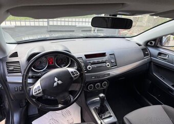 Mitsubishi Lancer 1,8i Pravidelný servis 1 Majit benzín - 12