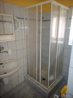 Prodám dvougenerační  castecne rekonstruovany  dům - 12
