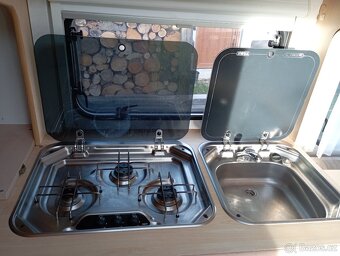 Karavan Calista 450, Soláry 400 Wp, rok 2003, 12V TV s DVD - 12