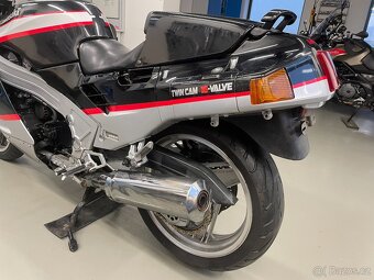 Kawasaki ZX10 - 12