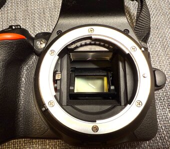 Sada Nikon D5600 + objektiv 18-55 a rozsáhlé příslušenství - 12