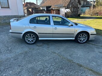 Škoda Octavia 1,8 Turbo RS 132 kW - - 12