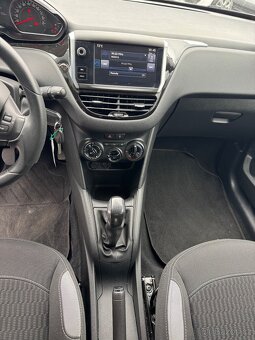 Peugeot 208 - 12