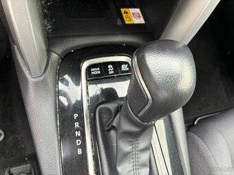 Toyota Corolla CROSS 2.0i HYBRID CVT r.v.2023 105 000 km ČR - 12