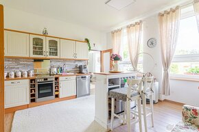 Prodej rodinného domu 358 m², pozemek 1 315 m² Slabce - 12