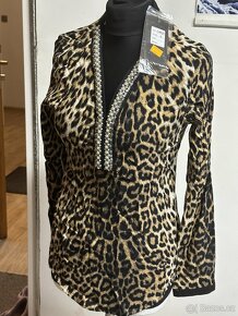 dámské nové oblečení (různé šaty, bundy, kloubouky) - 12