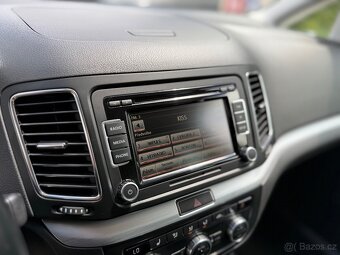 Volkswagen Sharan Highline DSG 7 míst Intg.sed Tažné Webasto - 12
