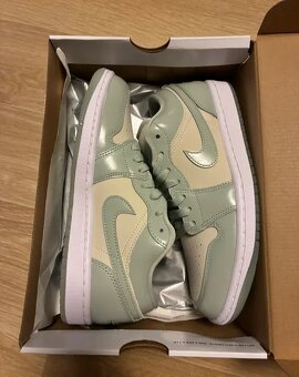 Air Jordan 1 Low tenisky, vel. 39 - 12