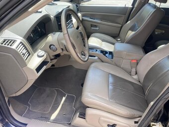 Jeep Grand Cherokee - 12