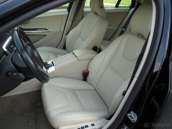 Volvo V60 2,4 D6 PHEV Luxusní vůz - 12