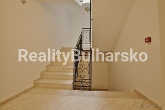 studio (1+kk) o výměře 37 m² s balkonem s výhledem na bazén - 12