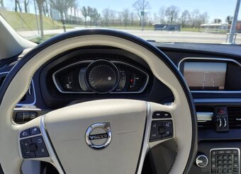 Volvo V40 D2 Drive-E Momentum - 12
