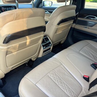 BMW 750d xDrive Limousine, krásné, nové v ČR, 1. majitel - 12