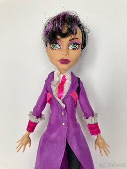 Monster high ředitelka Krváková a kůň s krabicí - 12