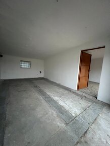 Prodám/pronajmu dvě propojené garáže v Rokycanech - 12