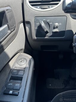 Ford Focus 1.6i - 12