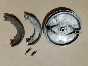 Jawa Pérák, část rámu, zadní kluzák, kryt, brzdový štít - 12