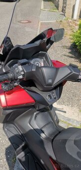 prodám zánovní Honda Forza 350 Smart top box - model 2025 - 12